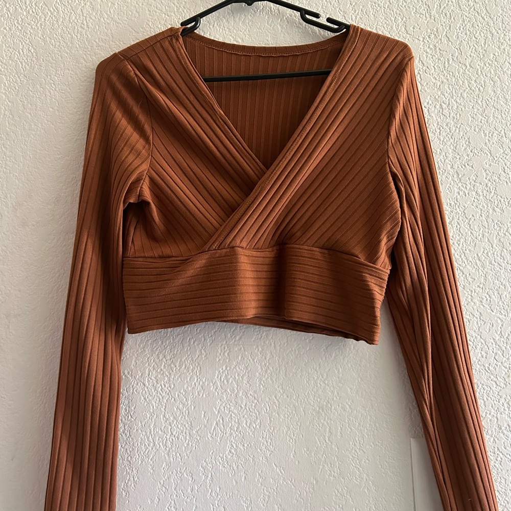 Cross over cropped longsleeve